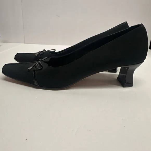 Vaneli Black Heel with Bow Accent 7.5N - Picture 4 of 9